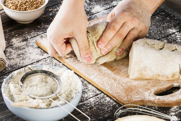 Backen im historischen Holzbackofen