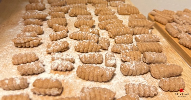 Handgemachte Nudel: Pasta Cavatelli aus Emmervollkornmehl und Hartweizengrieß